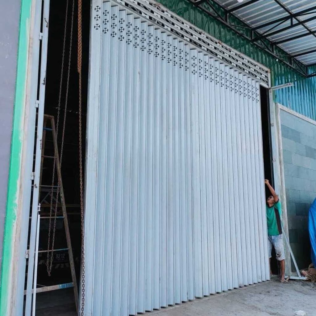 pintu harmonika